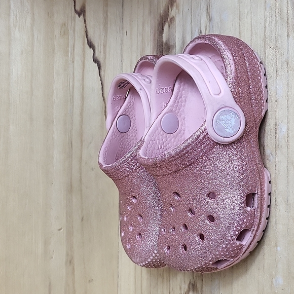 Crocs Kids Classic Glitter Clog Pink Color - Picture 6 of 11